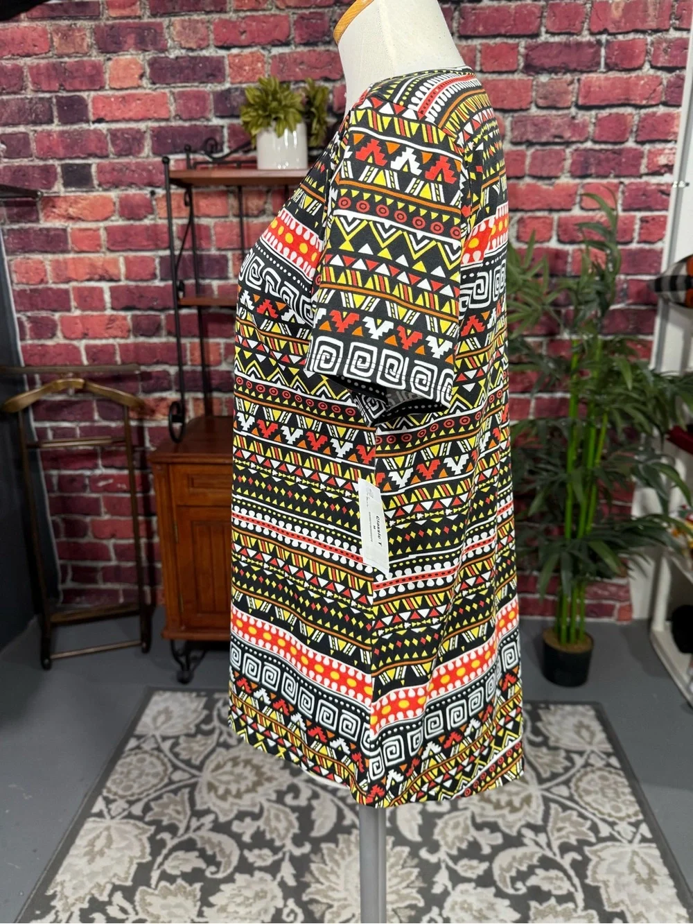 LuLaRoe Classic Tee Size Medium Short Sleeve Top New With Tags